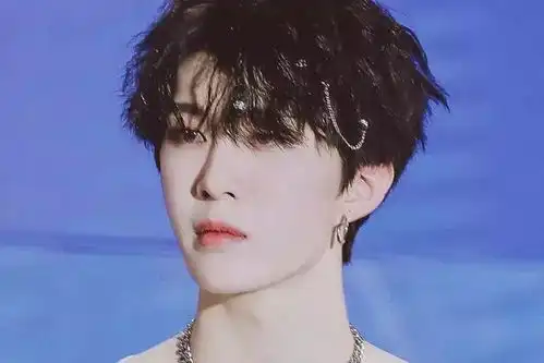  洪欣儿子张镐濂现身机场,00后进军娱乐圈,后生可畏