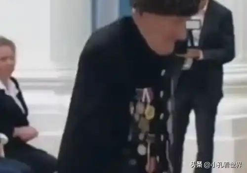  哈哈哈原来普京也能被当小孩训啊,那委屈的小表情,大爷威武总统俄罗斯网易订阅