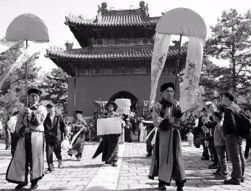  清朝早已灭亡,为何还有守陵人,工资该由谁来发