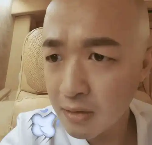 岳云鹏模仿新表情包,还原裂开图案,却被网友搞笑修复 岳云鹏模仿新表情包,还原裂开图案,却被网友搞笑修复