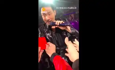  张学友收到粉丝新年红包,一脸惊喜,表情直接失控