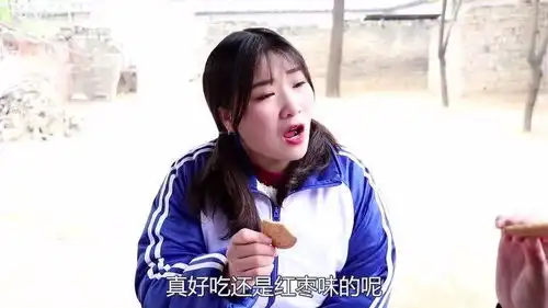 小伙伴挑战面部表情吃饼干,几个人的表情真是太搞笑了 小伙伴挑战面部表情吃饼干,几个人的表情真是太搞笑了