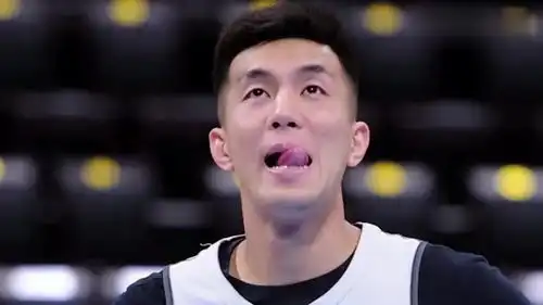 呜呜呜痛哭gif表情包郭