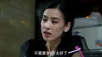  小伙跟美女吃西餐,小伙找要服务员拿筷子,下一秒美女的表情亮了