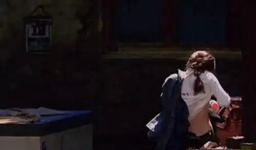  我就是演员张小斐撩开衣服给孩子喂奶,徐峥的表情有些挣扎
