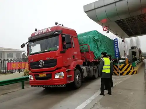  闹大了福州收费站故意刁难司机收费员态度嚣张,表情成亮点