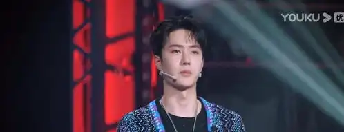  街舞作品赛,爱情故事成最大看点,王一博看热闹的表情包亮了