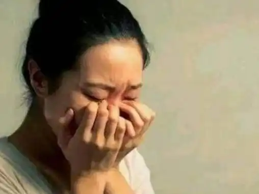  哥哥结婚我给五万红包,我失业后看到哥哥给我发的消息,我泪流