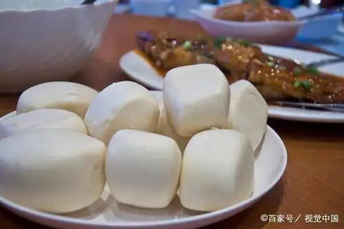  蒸馒头时放碱面好还是小苏打好馒头铺师傅都不对,加它才好吃