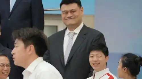  太逗了马龙与姚明热聊,笑出表情包,网友你俩看起来有点熟啊