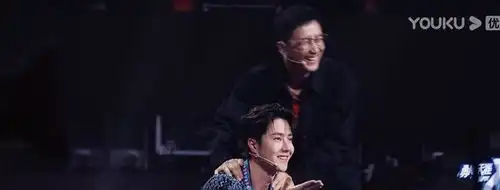  街舞作品赛,爱情故事成最大看点,王一博看热闹的表情包亮了