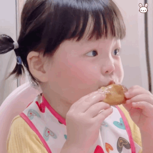  丸子妹表情包吃手手