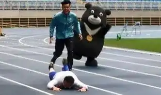  政客作秀n件糗,被砸被怼常摔倒