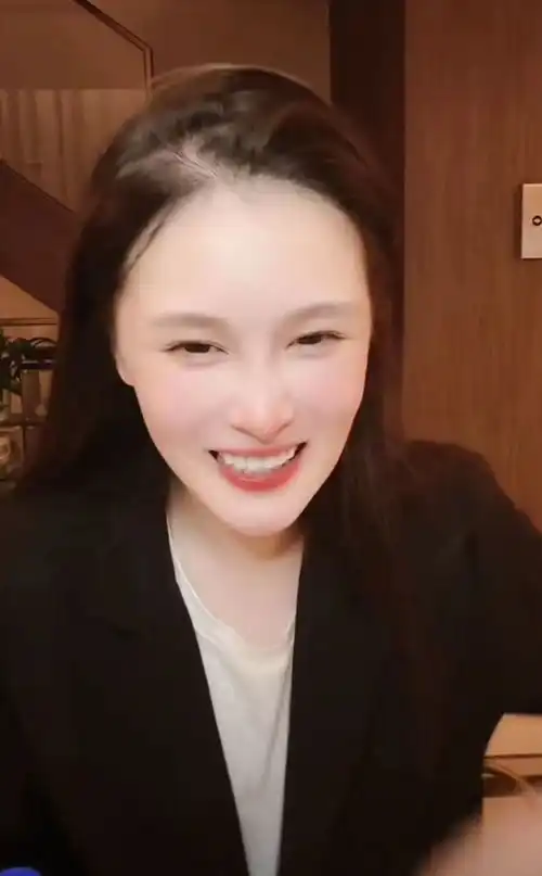  赵本山女儿公开婚礼全过程,摆三桌仅邀至亲,赵本山发言全场动容