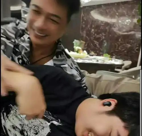  吴镇宇上综艺被做成表情包,费曼评论区耍宝补刀,笑死了