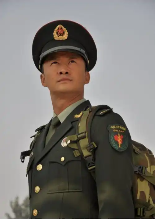  本以为吴京大儿子叫吴所谓够随意了,二儿子名字更是脑洞大开