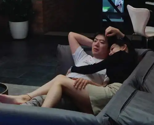  郎朗妻子现身活动不耐烦,两副面孔被大肆嘲讽,似林心如人设崩塌