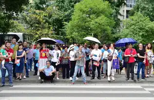  四川高考表情包高考妹妹与姐姐拥抱一人落泪一人甜笑腾讯网