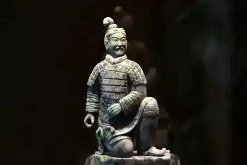  这些兵马俑是翡翠做的我还是第一次见