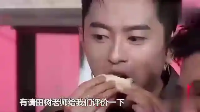  海泉品尝沙溢队的美食,看表情就知道结果了