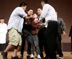  明星被强抱强吻囧态百出那英表情狰狞