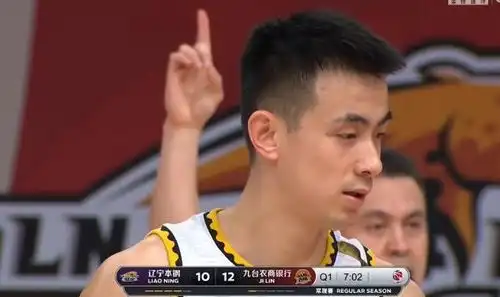  杨鸣这招真绝辽宁轰吉林193,琼斯12投仅1中,王晗表情着急了