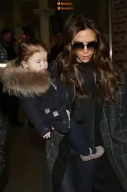  组图小贝爱女哈珀卖萌照集锦