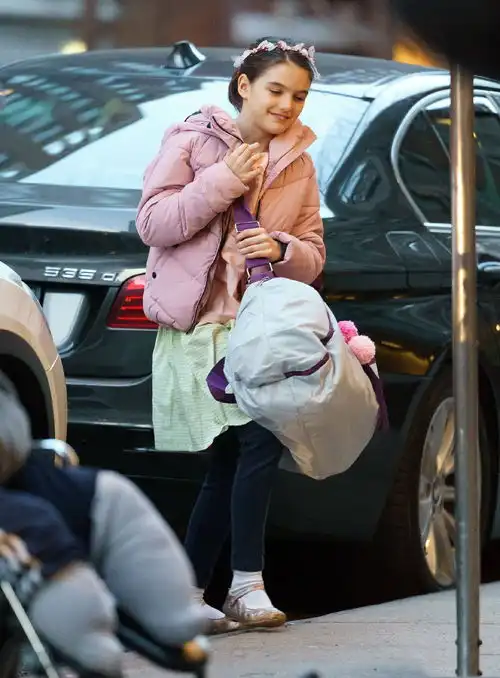  小苏瑞解锁最美造型,豹纹阔腿裤配毛衣羽绒服,再次美回小仙女