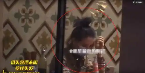  迪丽热巴深夜与助理聚餐喝豆奶溅一身表情失控,扎丸子头好可爱