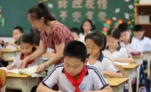  2021中小学暑假时间确定,学生乐开了花,家长却高兴不起来