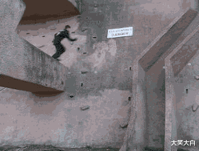 妹子,我搞不懂衣服上这个洞是用来干啥的,呼吸吗哈哈哈 妹子,我搞不懂衣服上这个洞是用来干啥的,呼吸吗哈哈哈