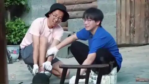 爆笑彭昱畅池子爆爆米花,害怕的表情简直太销魂了