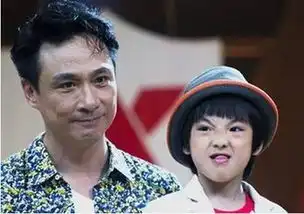  吴镇宇父子再搞怪网友调侃是鬼脸大赛吗