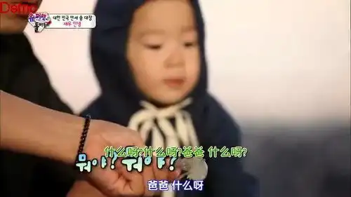  超人回来了宋家三胞胎在海边吃大虾,被活虾吓到,还变成表情包