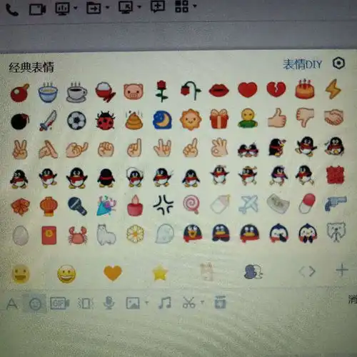 熊二立正站好表情包