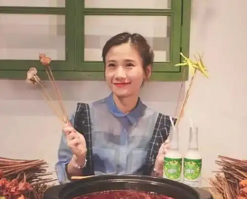  密子君试水薛之谦火锅店,满满一桌都是肉,结账时表情亮了