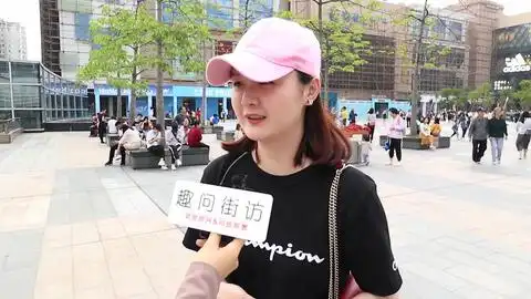  突然变成秃顶有点太突然,女朋友嫌弃的表情都太亮了