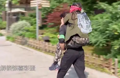  极挑收官岳云鹏惹争议,紧搂孔雪儿被骂猥琐,女方表情失控