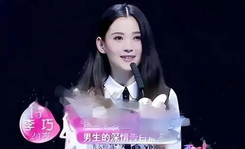  汪峰女友被偶遇,两男助理提包排场大,真人长相身材让人惊叹