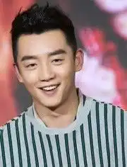  九零后扮演植物大战僵尸,美女疯狂吐口水,冯小刚看的面无表情娱乐高清...