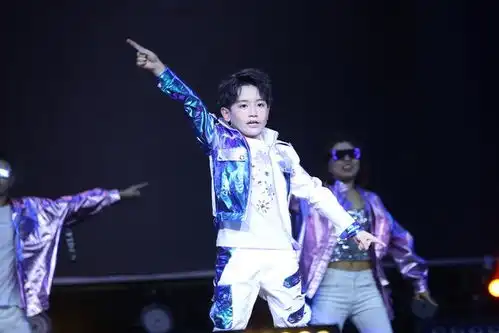  表情骄傲少年诞生高颜小偶像王御一eiei发射迷人微笑表演表情