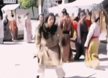  胡歌碰瓷式摔跤,竟然和一个萝卜撞了造型,火了哈哈哈哈哈哈.....