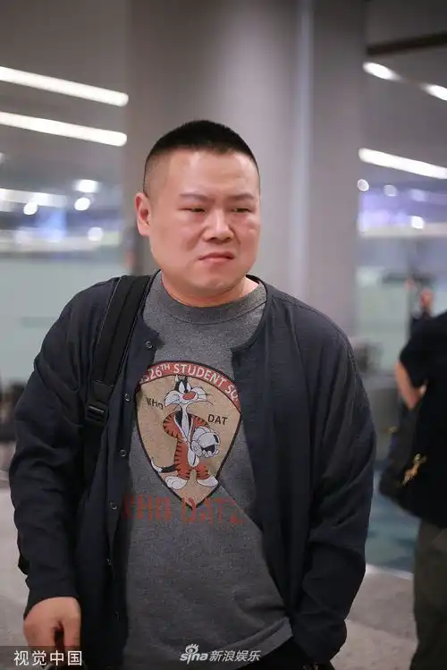 表情岳云鹏随时随地释放表情包机场独自现身娱乐频道表情 表情岳云鹏随时随地释放表情包机场独自现身娱乐频道表情