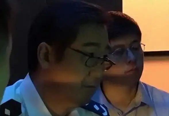  刷完坚如磐石莫斯科行动,一个昏昏欲睡,一个越看越上头