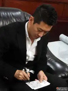  周杰走进高校开讲与学子畅谈人生表情