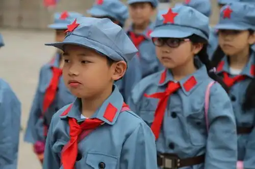 高擎红色火炬,争做新时代好少年 高擎红色火炬,争做新时代好少年