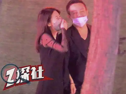 汪小菲新恋情疑曝光深夜亲密挽手表情宠溺,女方长相神似孙燕姿 汪小菲新恋情疑曝光深夜亲密挽手表情宠溺,女方长相神似孙燕姿