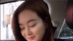  防火防盗防闺蜜,后面美女的表情亮了,信息量太大了