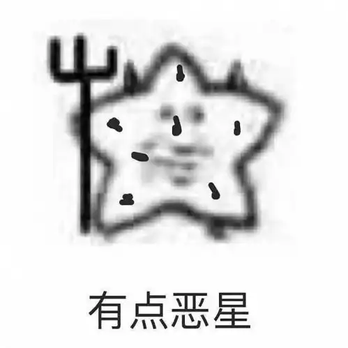  颐和园里有人在饮用水源地持叉捕鱼这是污染