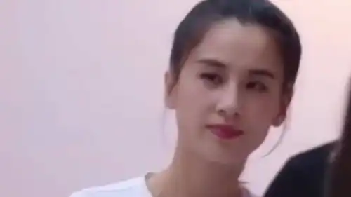  当黄圣依遇上伊能静,不屑的表情相由心生,是表情管理出错了吗
